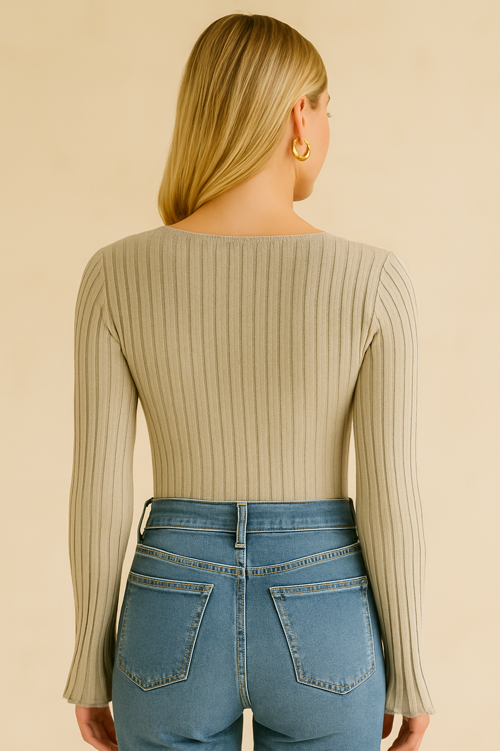 Roos | Women's Knitted Top with Long Flared Sleeves